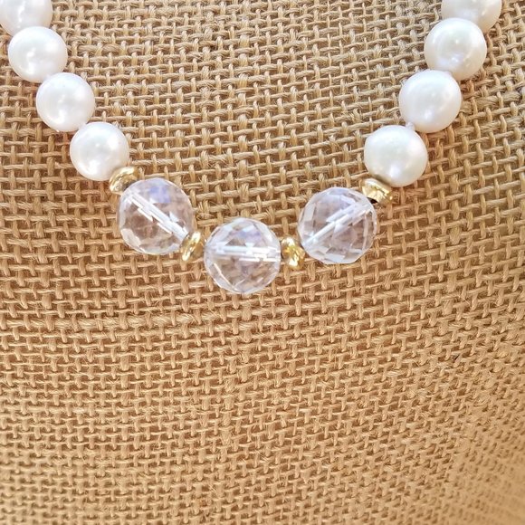 Pearls with Clear Acrylic Pieces💋💋 - Picture 4 of 5